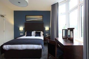 בורנמות' Chalfield Manor Boutique Hotel מראה חיצוני תמונה